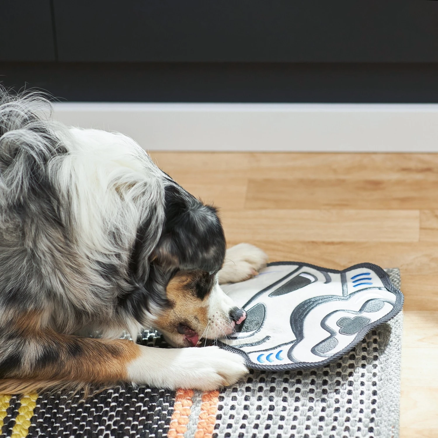 STAR WARS STORMTROOPER Flat Plush Squeaky Dog Toy 6 STAR WARS STORMTROOPER Flat Plush Squeaky Dog Toy - Image 4