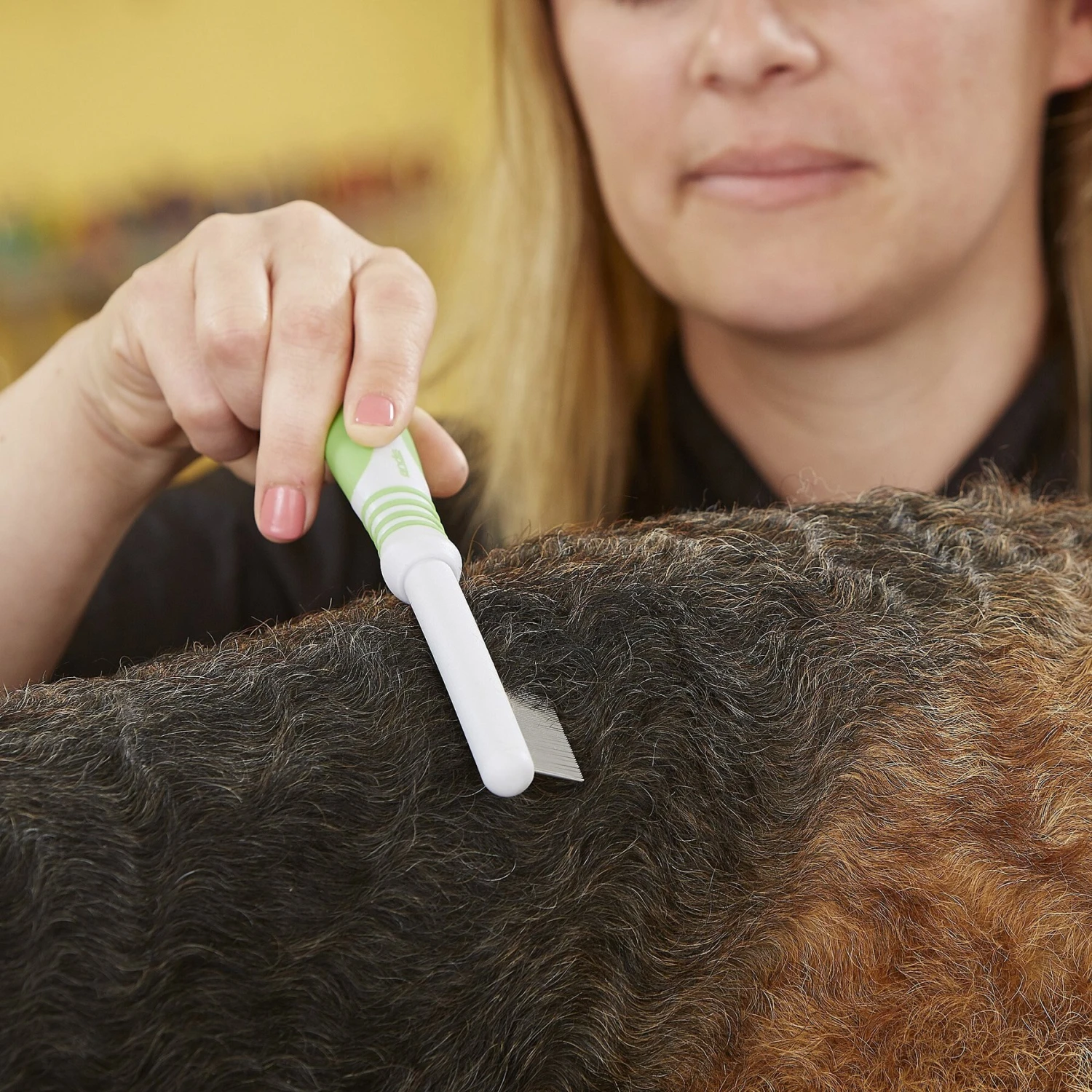 Andis Flea Comb, Green/White 6 Andis Flea Comb, Green/White - Image 4