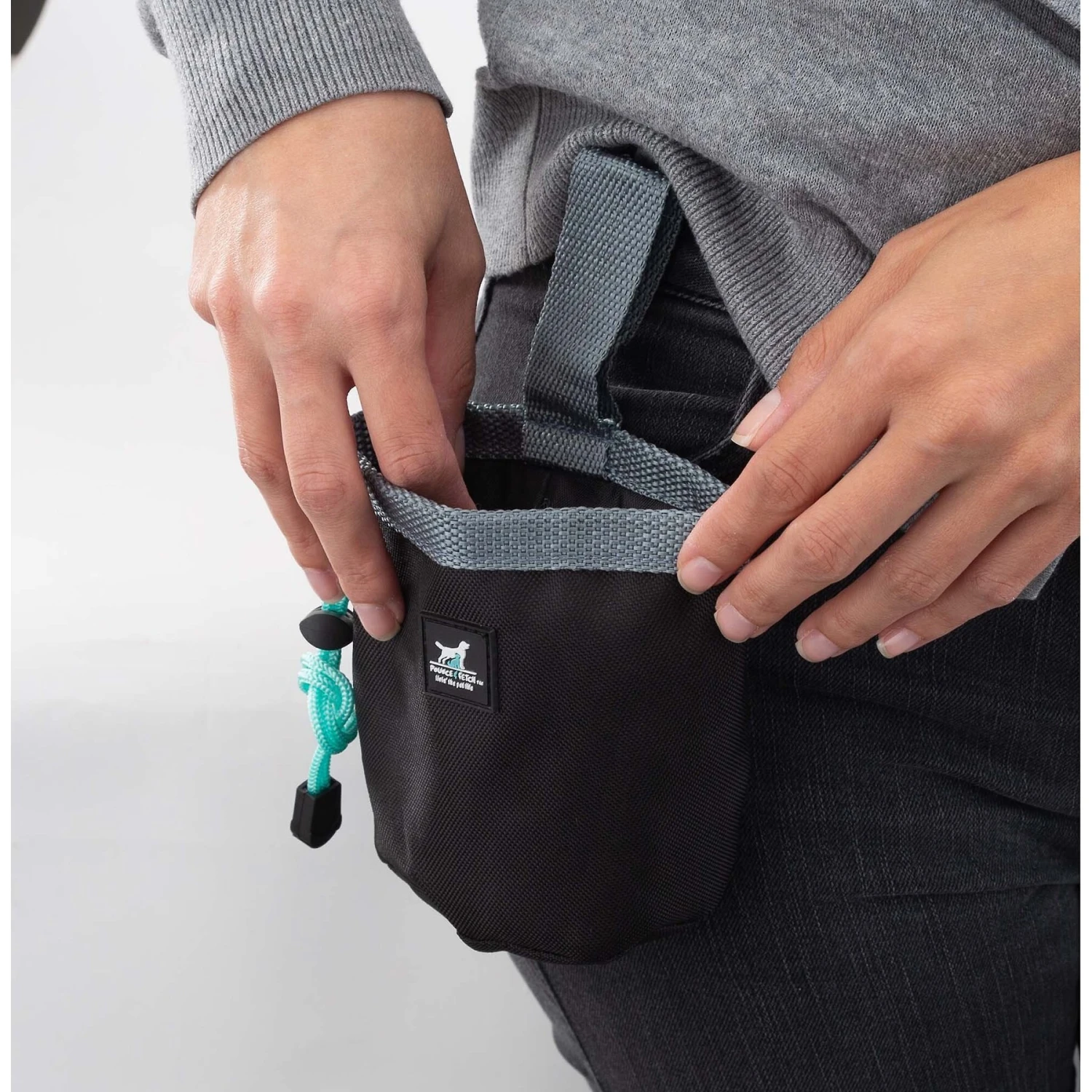 Pounce + Fetch Cat & Dog Training Treats Pouch, Black 8 Pounce + Fetch Cat & Dog Training Treats Pouch, Black - Image 6