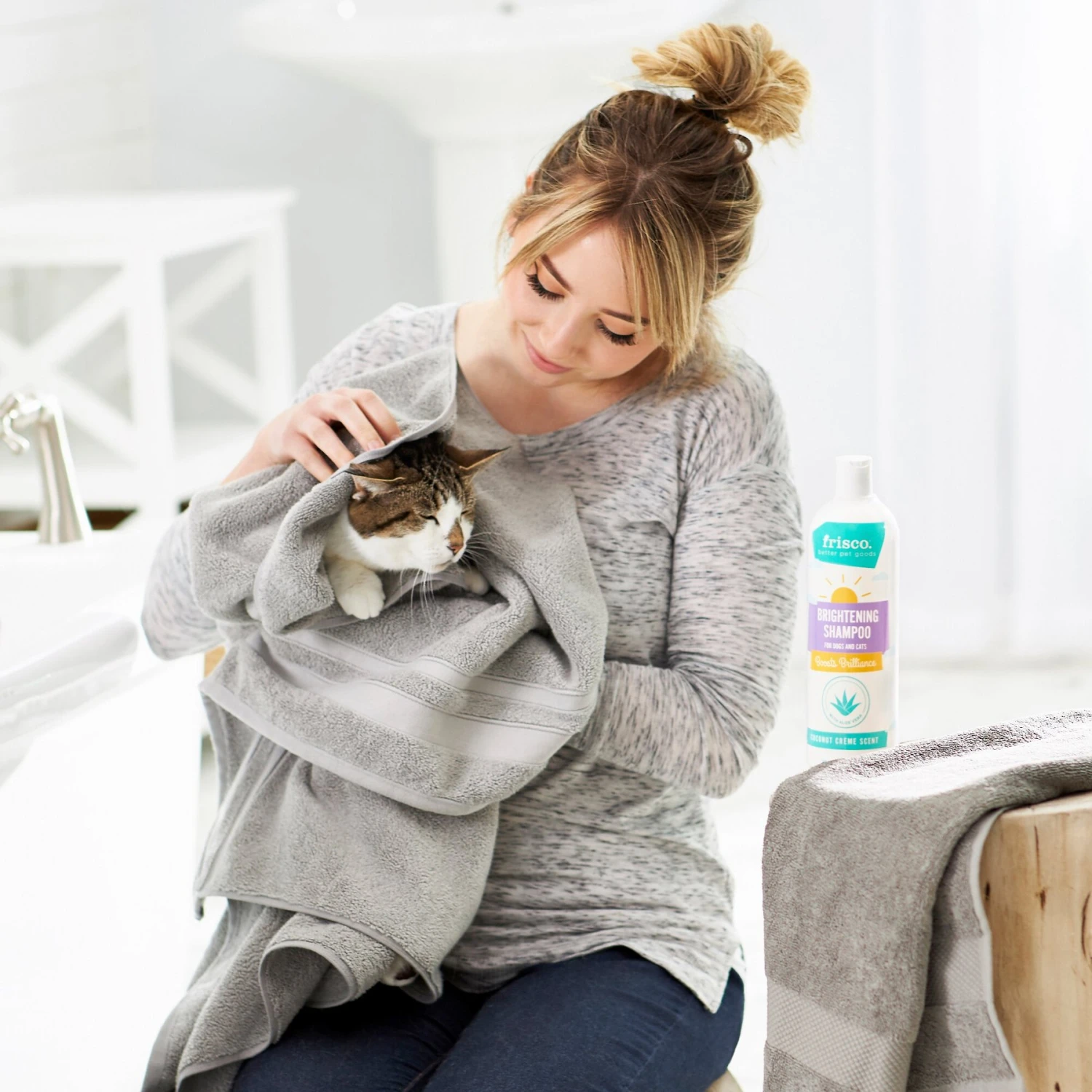 Frisco Brightening Cat & Dog Shampoo With Aloe 6 Frisco Brightening Cat & Dog Shampoo With Aloe - Image 4